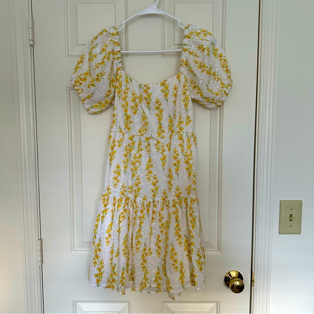 Jessica Simpson Floral Eyelet Dress with Puff Sleeves Open Back size Small
